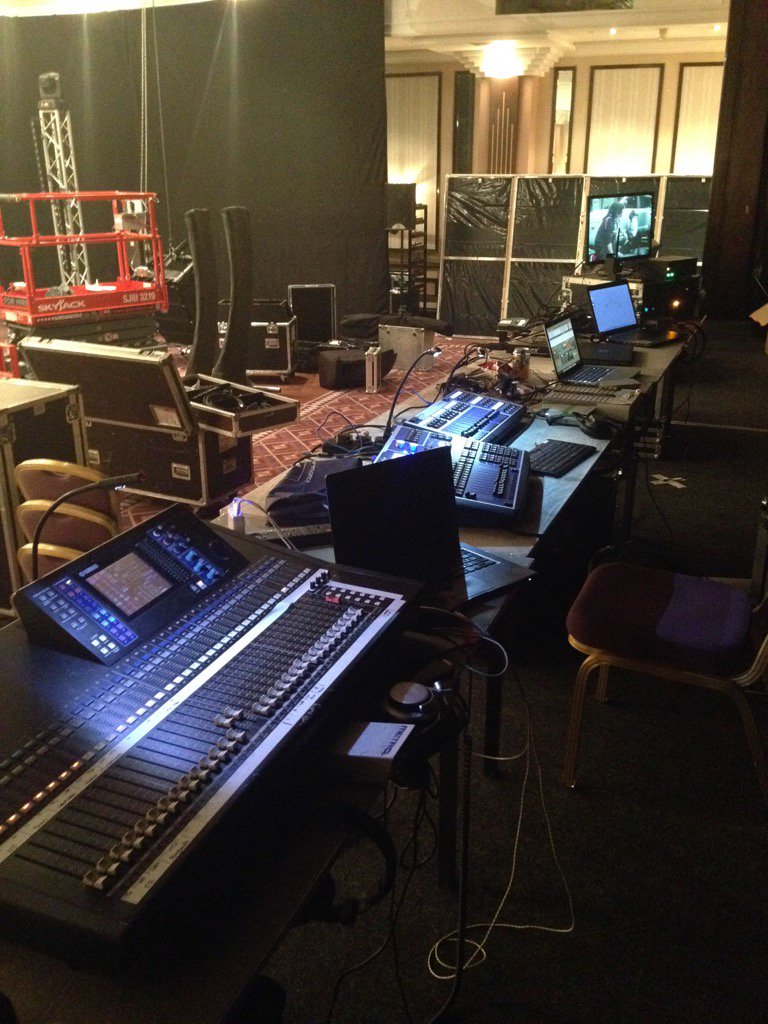 JamproUK's tweet image. Behind the scenes before the show. This is where the #conferencemagic is created @TheNMMUK