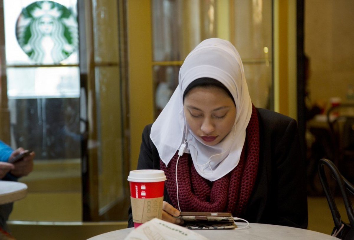 Woman sues AP for taking and selling stock photo of her wearing a headscarf wapo.st/1lOrA1Z
#RightsOfUsage