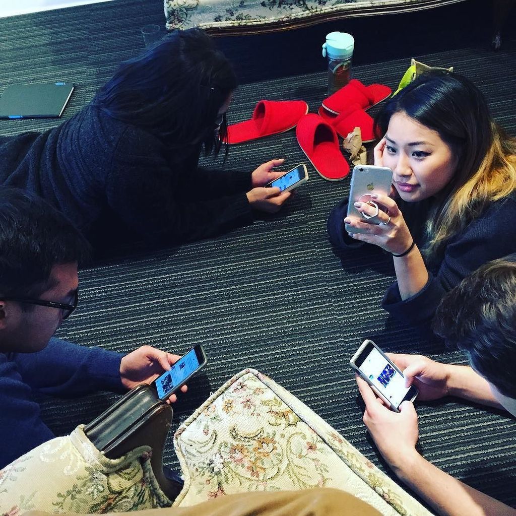 coreyleung's tweet photo. #Kids these days are addicted to their phones #yvr #reddms #geffy #socialmedia #allstars #instagramaday #tweet #rea⦠https://t.co/5Ef4YF7SSj