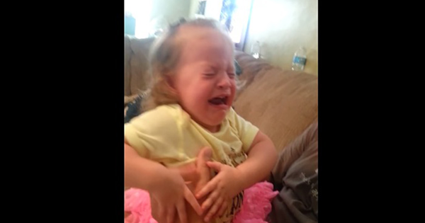 This Little Girl Gets The Most Hilarious Surprise While Playing Peek-A-Boo. playfulchimp.com/this-little-gi…