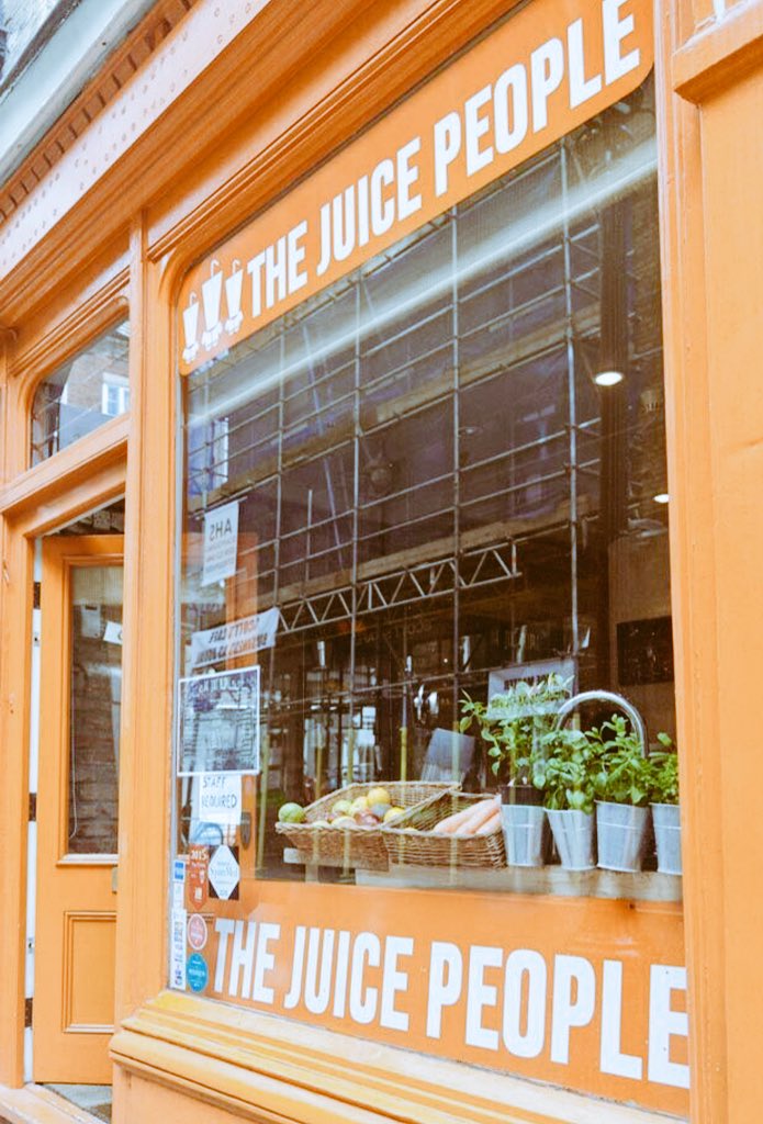 Think you're stepping in for a smoothie? you'd be WRONG! Inside is a hidden bar @BYOCWestEnd #shhh #secretbars