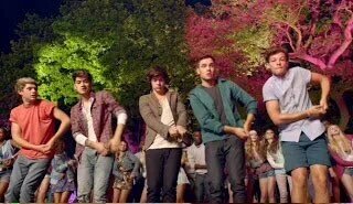 _21drosepetals's tweet photo. The boys I love are 'terrible terrible dancers' #1DHistoryVideo #OneDBestFans2016 https://t.co/RFIa05PD5q