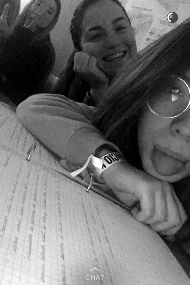Elisa37361279's tweet photo. A selfie with some friends๐ญ๐ @AVEMediaClub #HowWeGoToSchool2016 https://t.co/va6dhqPvpE