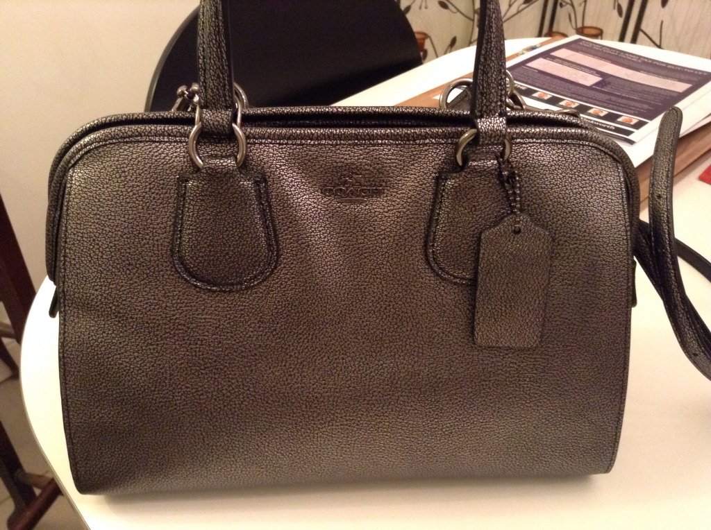 HeidiIsa1's tweet photo. @Coach The puckering on the bag I bought in Tokyo last year has really disappointed me! Is this normal for Coach? https://t.co/6TJHICGMbF