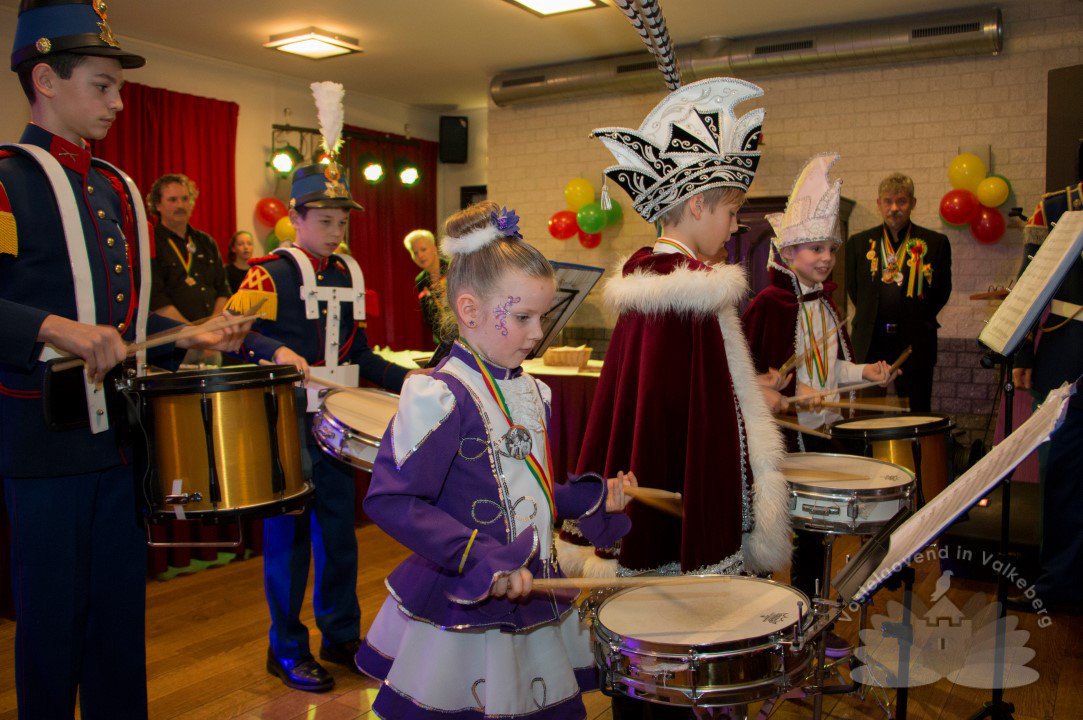 Foto-impressie van serenade tijdens receptie Prins Lou 1 &amp; Prinses Pip JCV de Boschräefkes: iturl.nl/sn30X