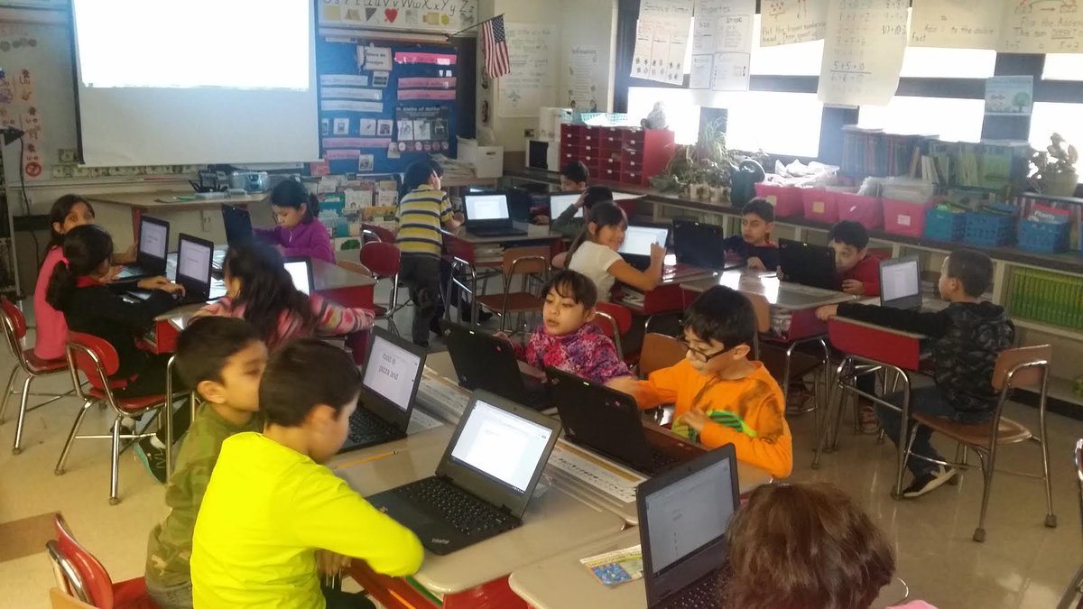RhodesSD845's tweet photo. 2nd graders signing in with their #RhodesSD845 Google accounts on our #GoogleChromes They were experts! #rhodespride https://t.co/0dlkj5iDU7