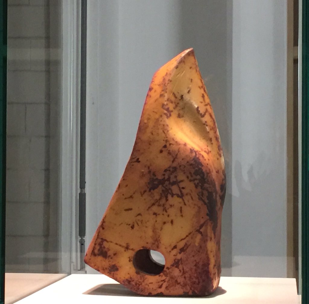 IsabelleManci's tweet image. #26.2016 #CyprienGaillard Untitled (tooth) 2015 dent de pelleteuse #FertileLands