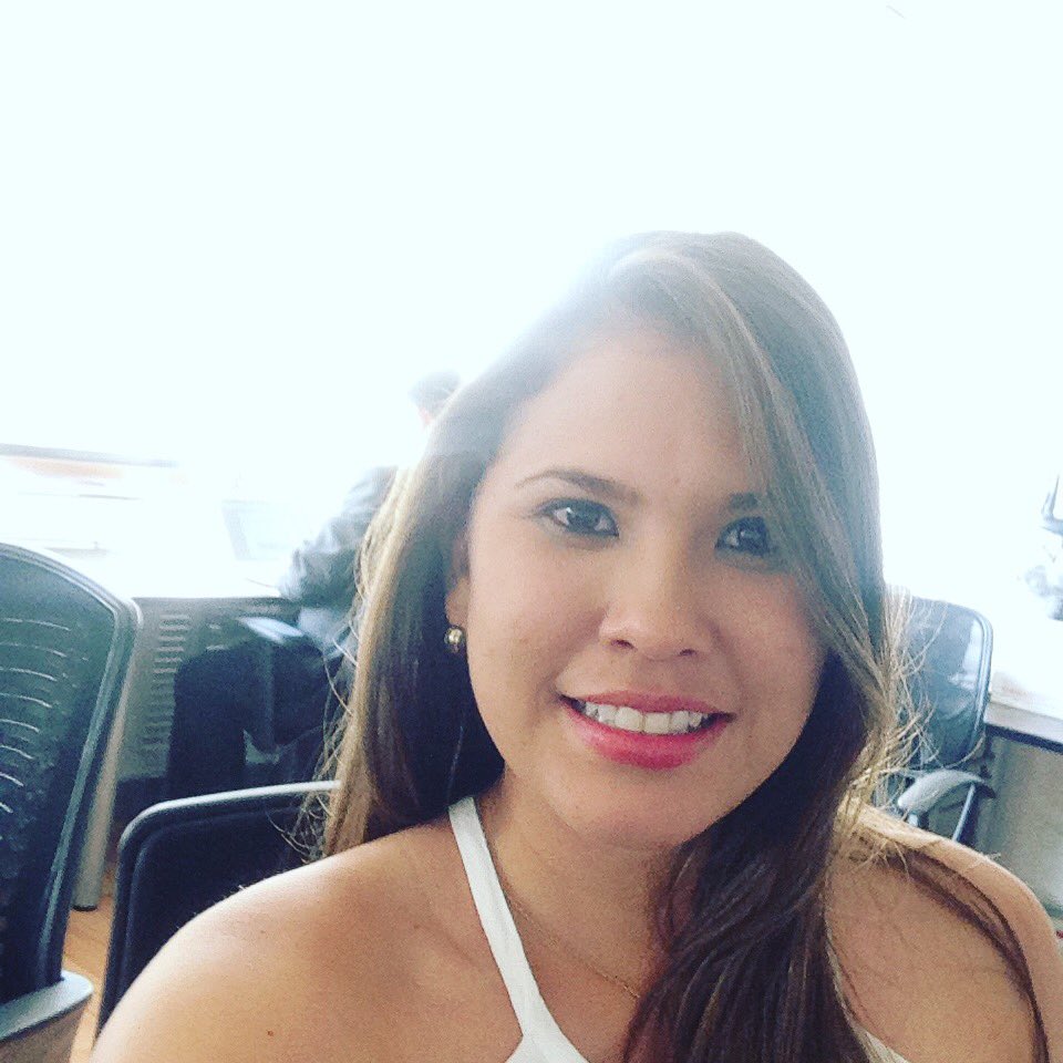 vanecaraballos's tweet photo. 💻👠😊 https://t.co/z3xnDFWj6M
