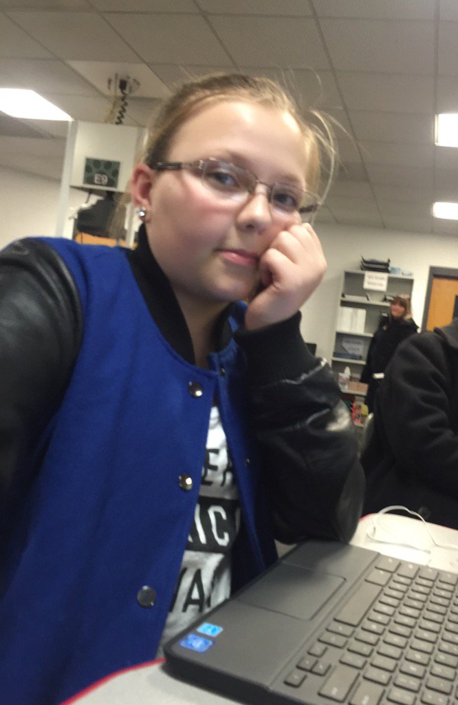 Abbottx6's tweet image. Sidney pretty excited to get her free Chromebook from her school!  #lovefreestuff  #notamac