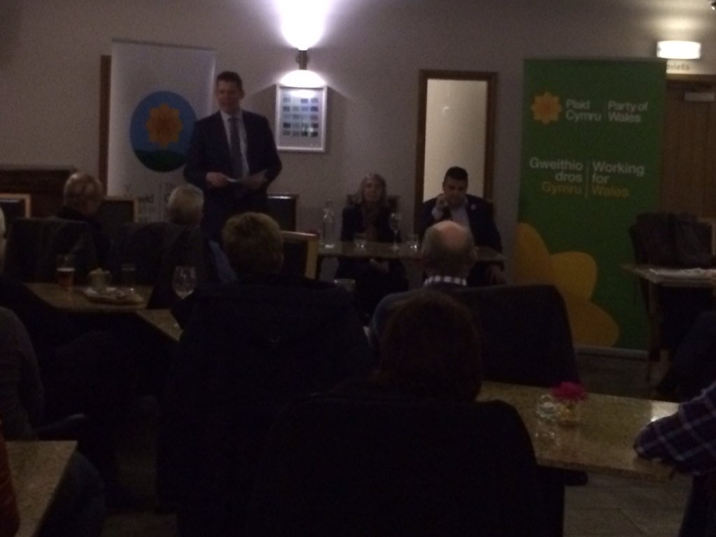 HENO: Trafod brwd ac ymateb gwresog i weledigaeth <a href="/Plaid_Cymru/">Plaid Cymru 🏴󠁧󠁢󠁷󠁬󠁳󠁿</a> am Gymru well
#Plaid16 #McEvoy16 
#YNewidSyddEiAngen