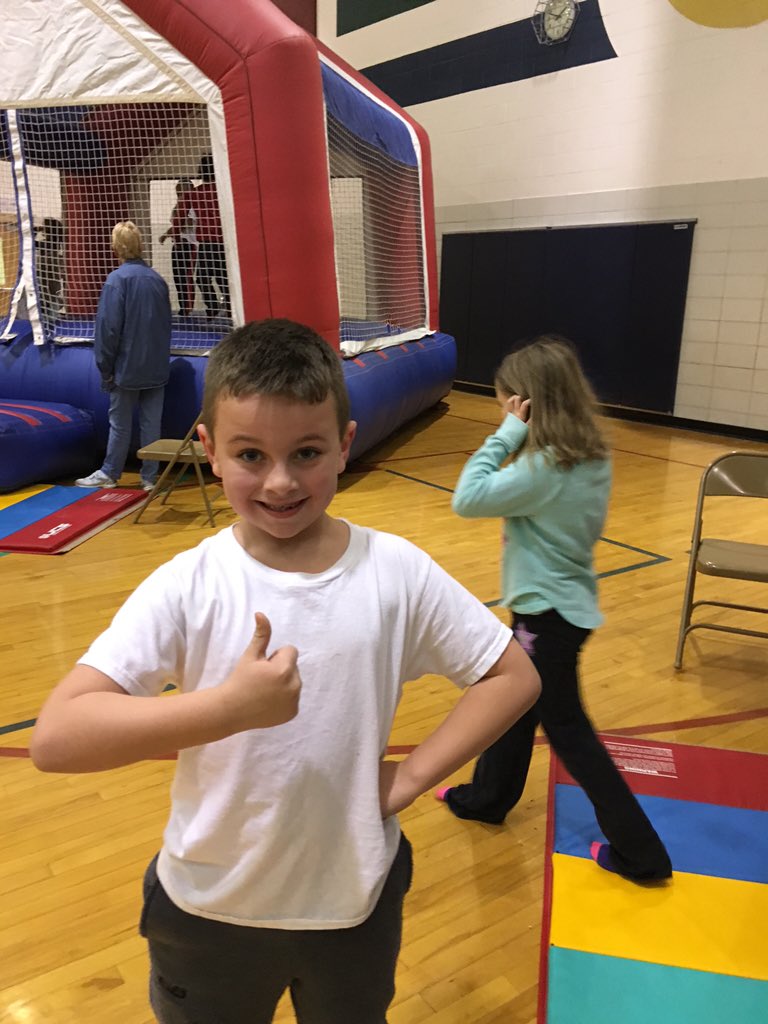 seegertsclass's tweet photo. Bounce house day!! https://t.co/R18OcG4nZB