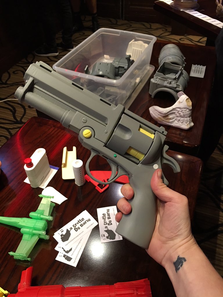 fannysparty's tweet photo. Les stuffs cools #3dprinting de @babozor à la #FP61 cc @lagrottedubarbu https://t.co/nUt67JzL8k