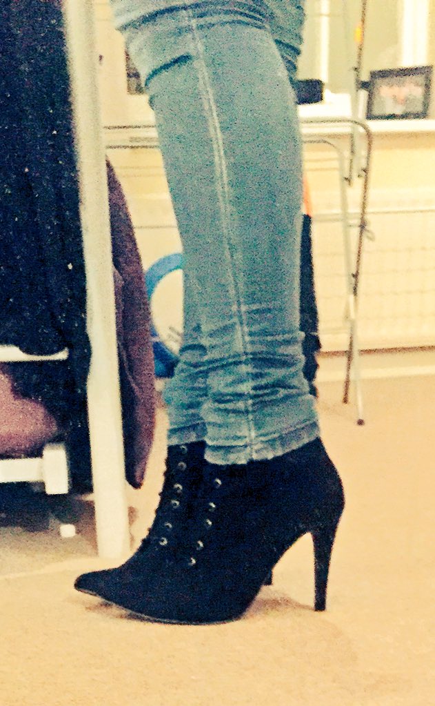 JennieLHiggins's tweet photo. Day 23. #23 #100daysofshoes #shoes #boots https://t.co/GLNUhWCaJ2