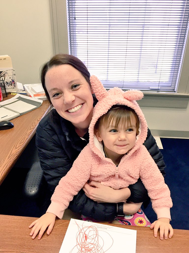 allieware22's tweet photo. We had a VIP today in the office! #NextPicasso https://t.co/3a4GNXXXjl