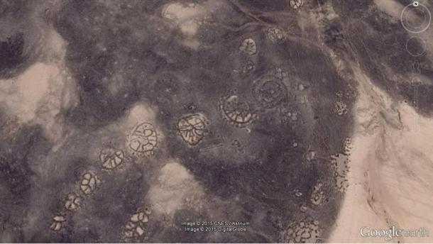 zaibatsu's tweet photo. Some Giant Geoglyphs in Jordan are Older than the World Famous Nazca Lines https://t.co/O6fSD8KPEq #archaeology https://t.co/NpzInrcdSc
