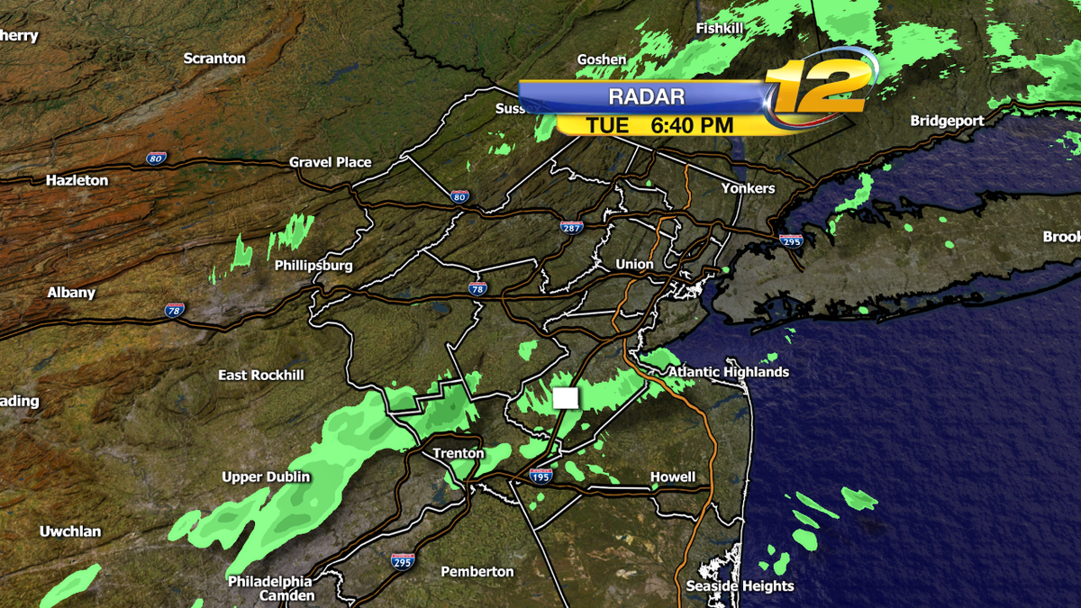 MichelePowersWx's tweet photo. Damp evening in #NJ, from melted #snow & now rain/drizzle. #refreezing again late https://t.co/L188CX9vfr https://t.co/qhT9ZkdTPL