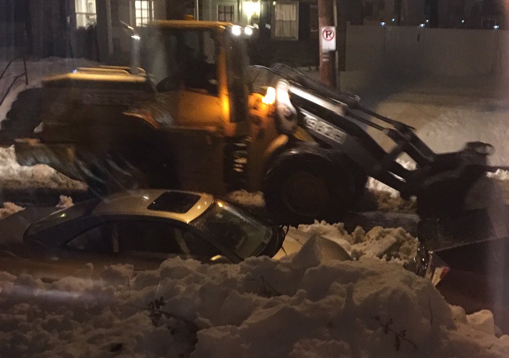 Smeshie's tweet photo. East Custis (finally) getting plowed in @delrayva! #digout2016 #AlexandriaVA https://t.co/lEkI6d6hRB