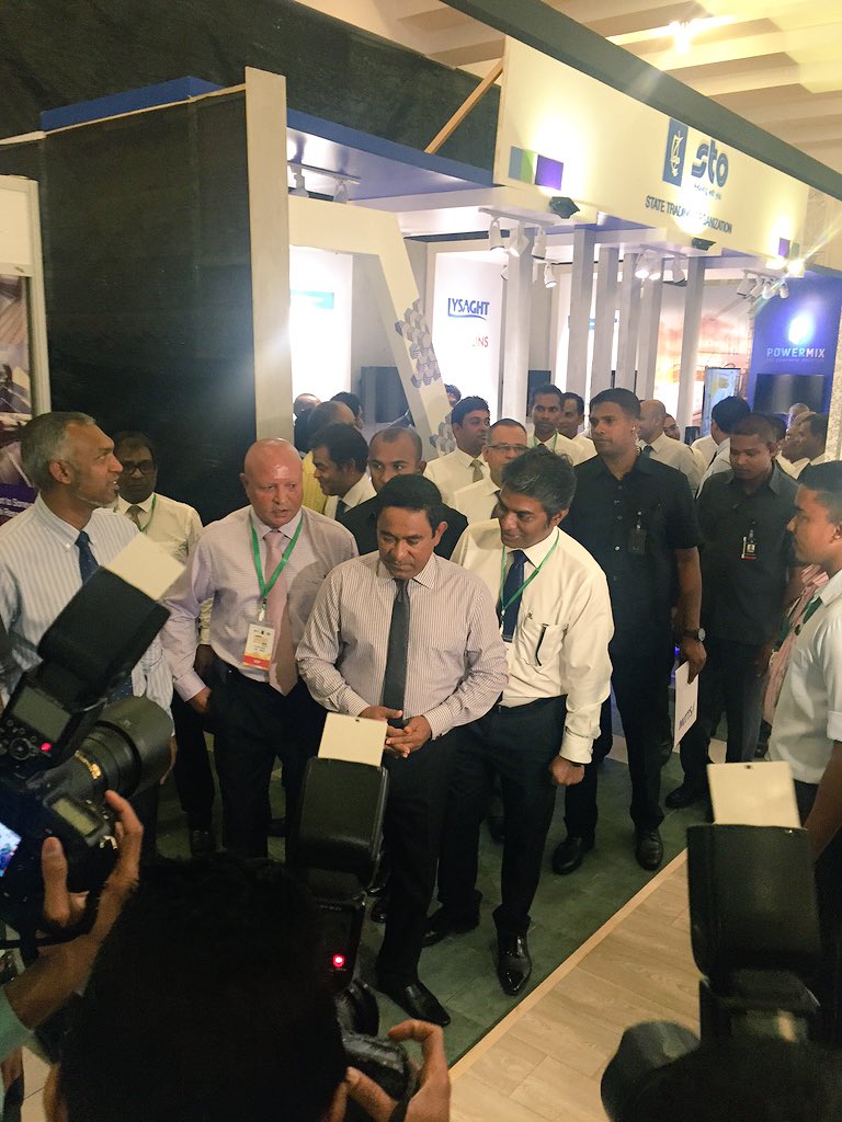 presidencymv's tweet photo. #Live 
Raeesuljumhooriyyaa MACI Build and Home Expo 2015/2016 ballavaalavvanee https://t.co/uHnzyL5vAe