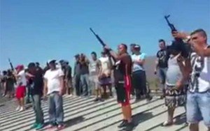 RConfidencial's tweet photo. URGENTE l Presentan en AN videos de Reos echando plomo y abren investigacion parlamentaria. https://t.co/Sl3nLaDOqC https://t.co/by6G74i96G