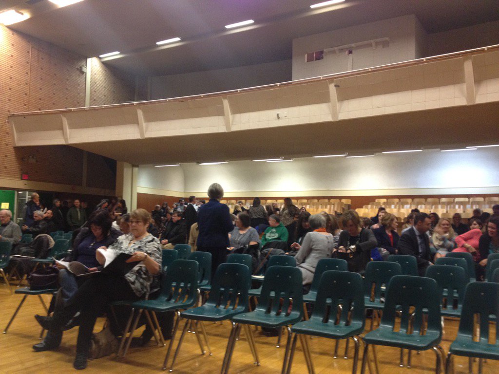AleanaYoung's tweet photo. Room filling up for the @RegPublicSchool AGM #reged #yqr Great to see so many supporters of public education out. https://t.co/sBhT63Eub5