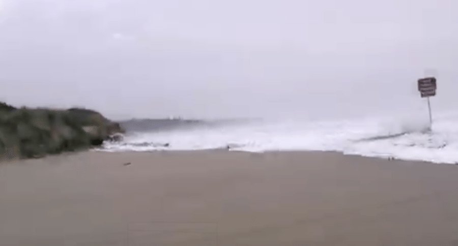 RT <a href="/wideopenspaces/">@wideopenspaces</a>: ‘Sneaker wave’ caught on film smashing Oregon coast. bit.ly/1KD8y51