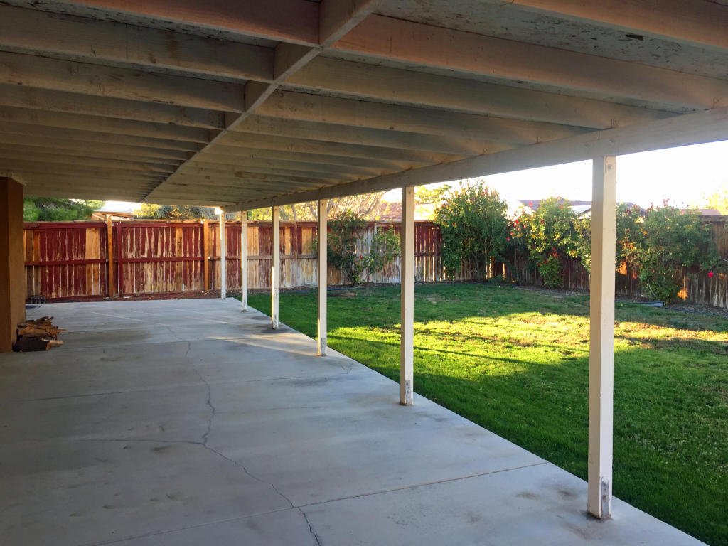 West #lancaster single story! 3bed/2bath. Set up a viewing today! --&gt; bit.ly/1S9HZfL