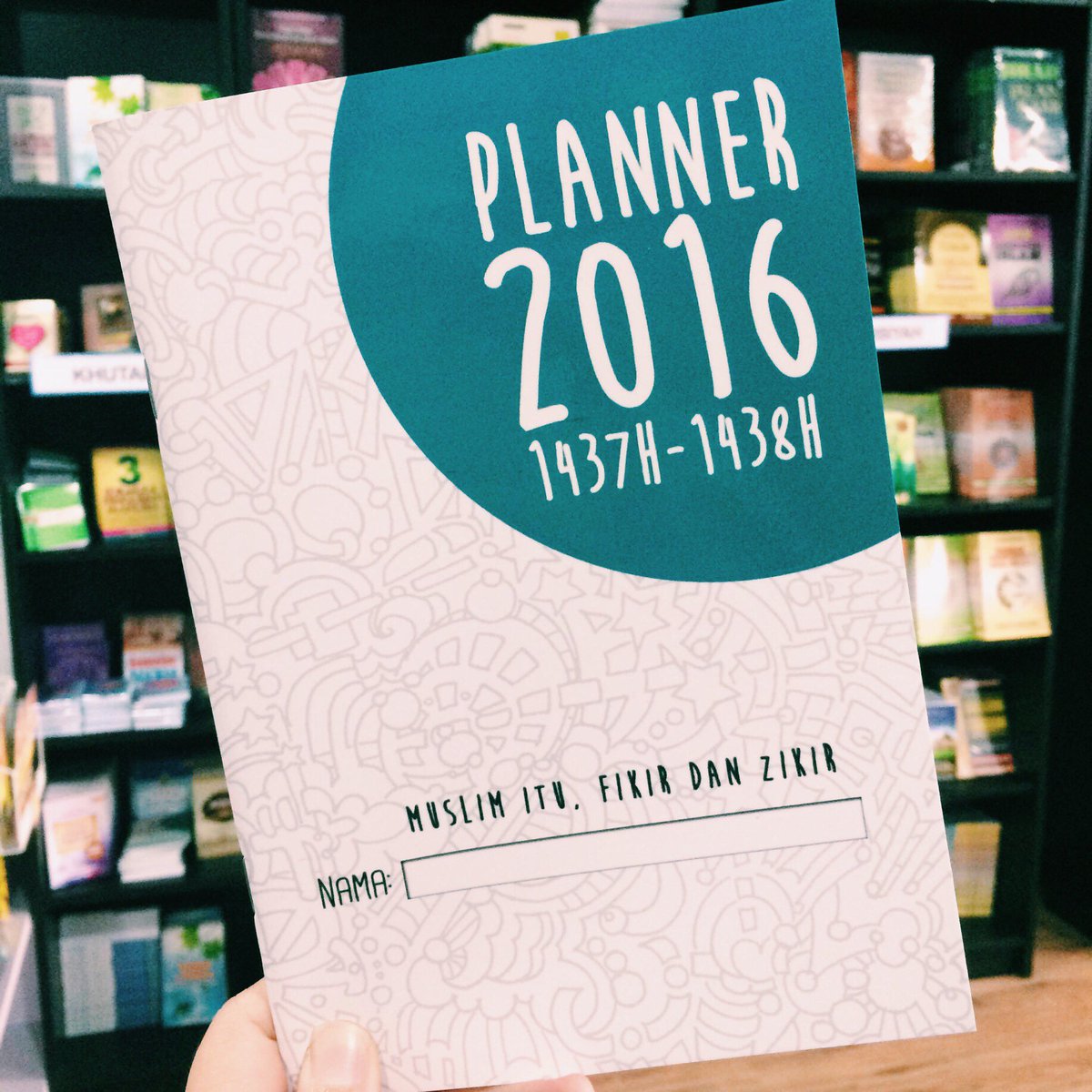 imanshoppe's tweet photo. Alhamdulillah! 😂 Akhirnya siap juga Planner Iman Shoppe 2016 ☺️ Dptkan skrg di Iman Shoppe! #planner2016 https://t.co/p0AeTyVEPD