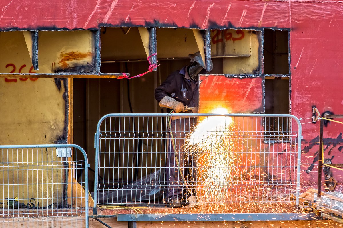 A_Gallaccio's tweet photo. #Hull #TorchCutting on #CanadaSteamshipLines' #CSLNiagara during repairs being carried out in #PortColborne https://t.co/USBTXuEazI