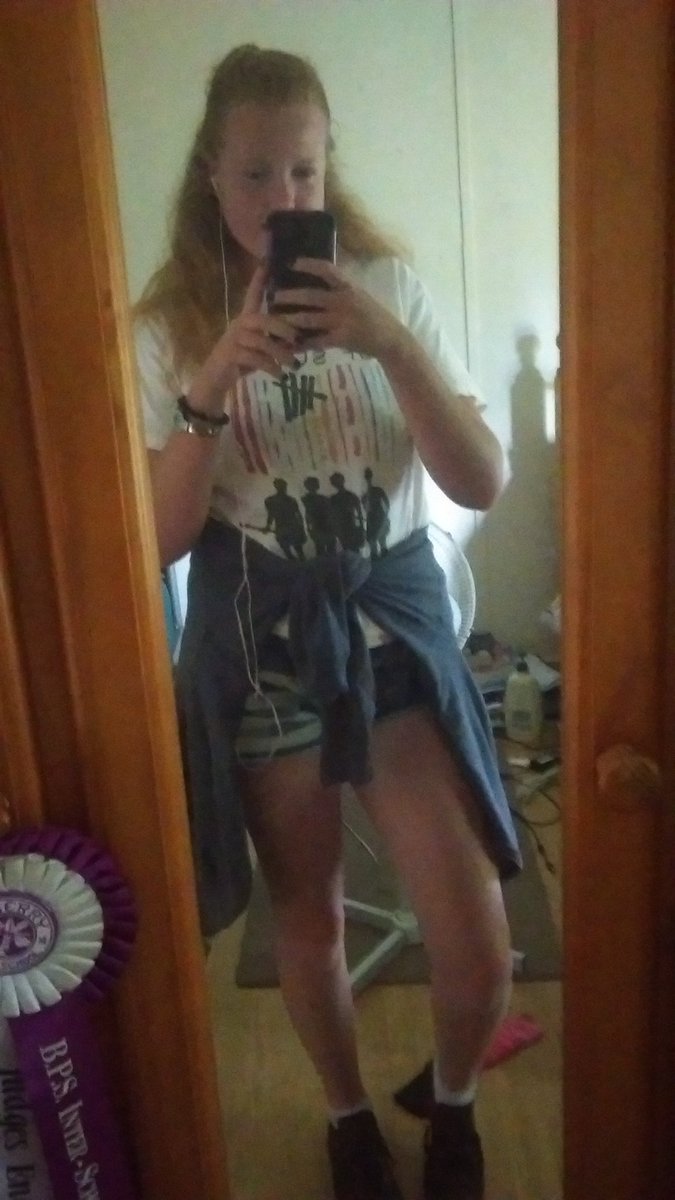 hannah_5SOS__'s tweet photo. Rt this is you ship me with @Luke5SOS https://t.co/k4gxsdpVOh