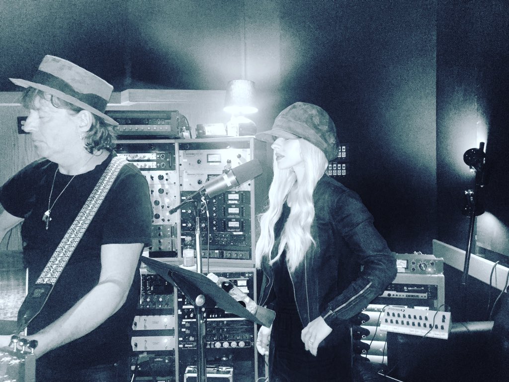 orianthi's tweet photo. #studio #vocaltime #bobrock @therealsambora https://t.co/qqD5uwMflt