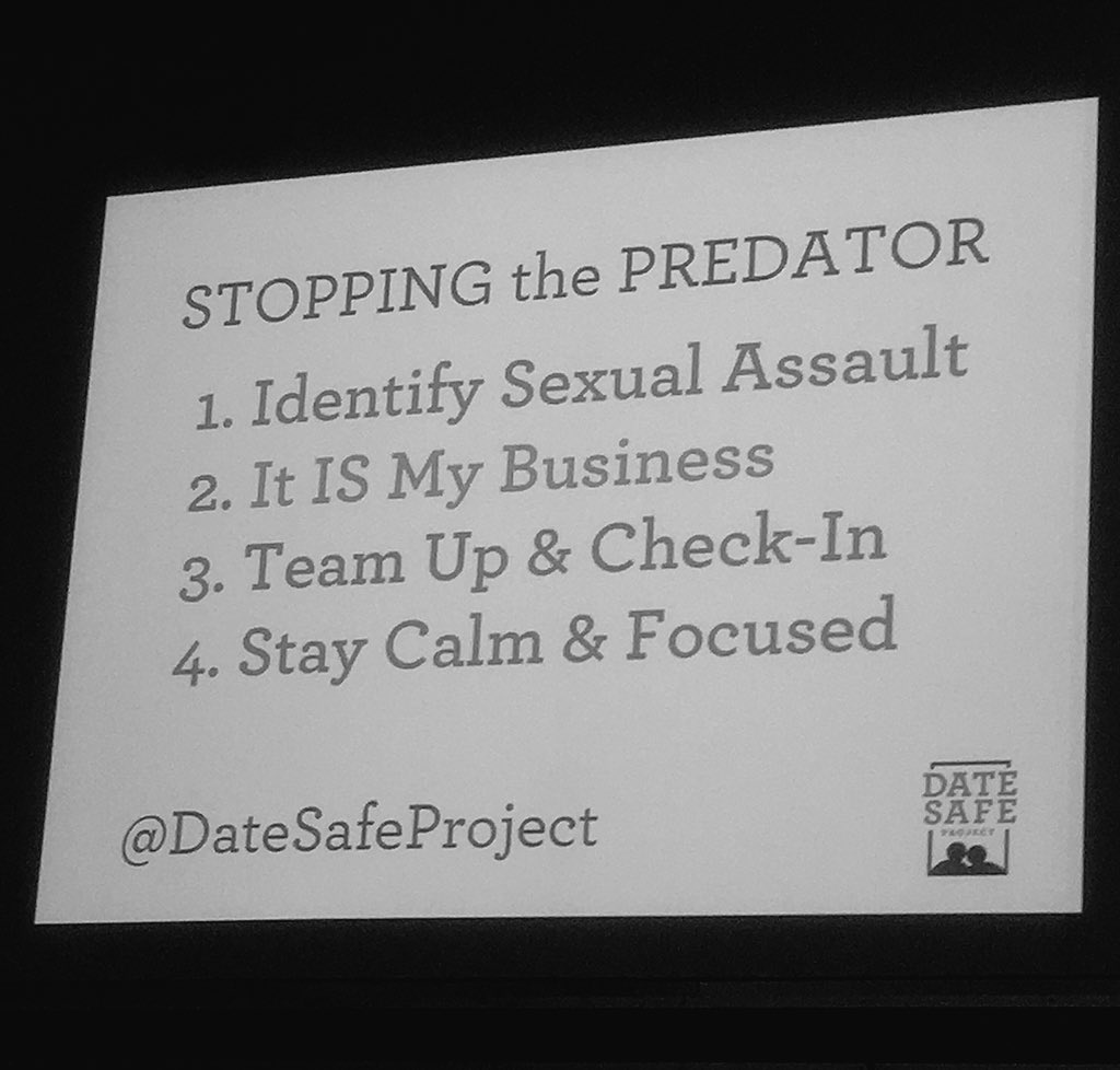 moonhumor's tweet image. #DoYouAsk #CanIKissYou @DateSafeProject @MikeDomitrz