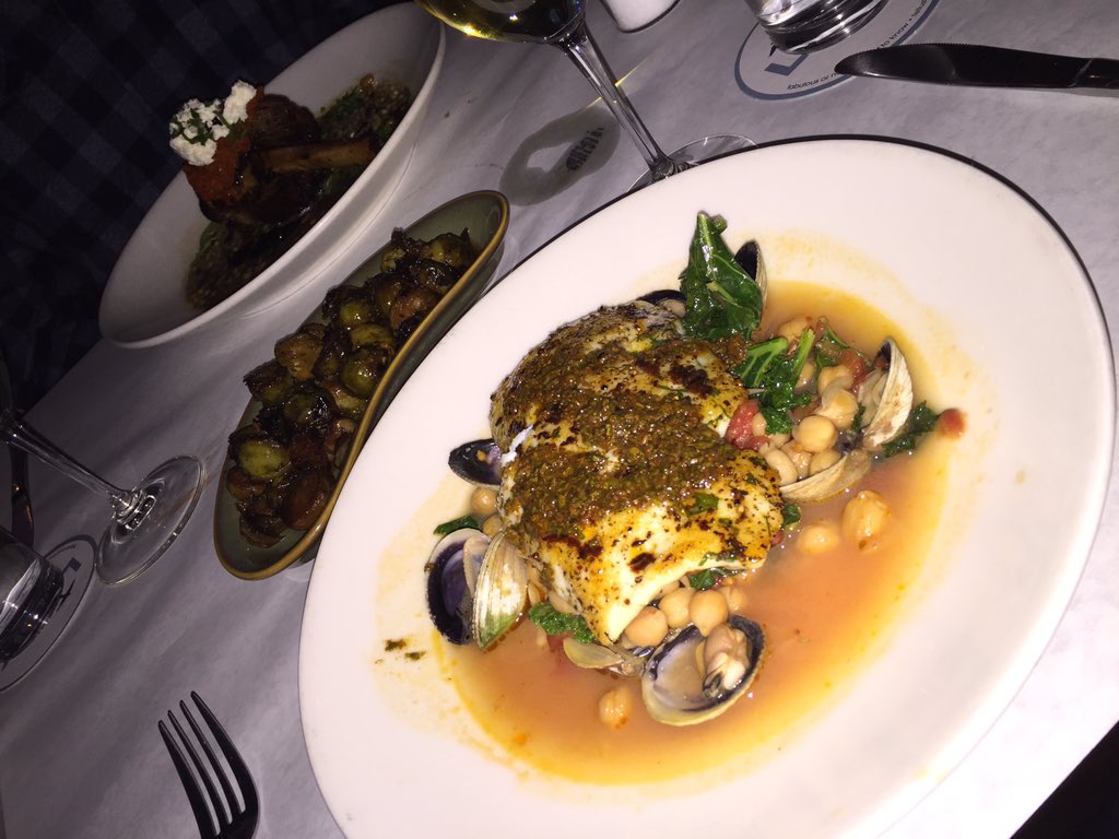 CGMGreps's tweet photo. Halibut never looked so good! #hlcdinnerware #homersighting #plateflipper #pristine @LARKonthePark https://t.co/oCd0fJiNMa