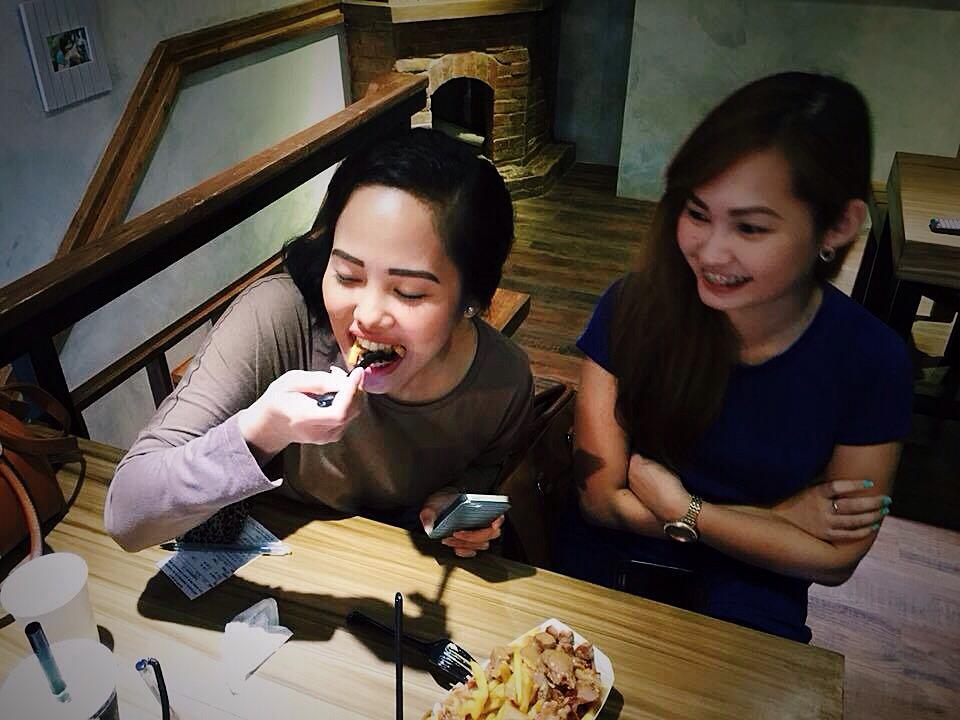 ohpoutineph's tweet image. We thought our T-REX Poutine was for the big boys! Guess not. We salute you! #ohpoutineph #trexpoutine #pro