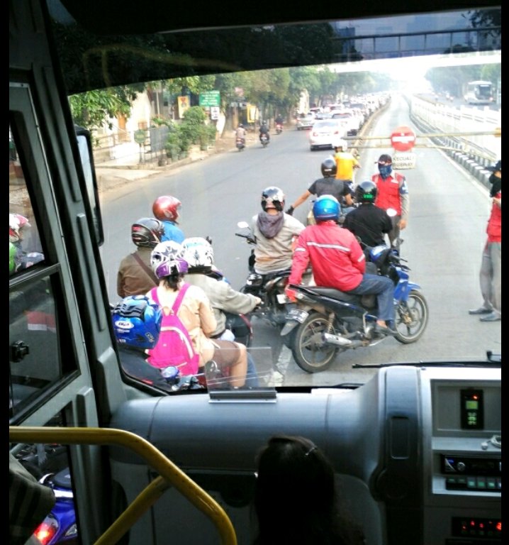 Sesa_Opas's tweet photo. Ramein dikit ah. Cerita pagi ini dari kawan path saya. Screenshot sudah seijin pemilik. https://t.co/km524bUVbD