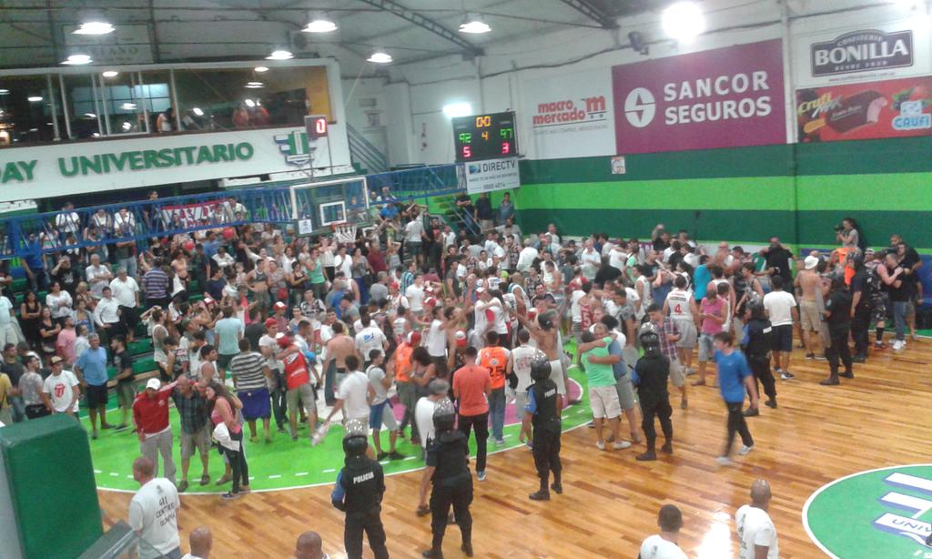 Asi se festeja la Permanencia de Olimpia.