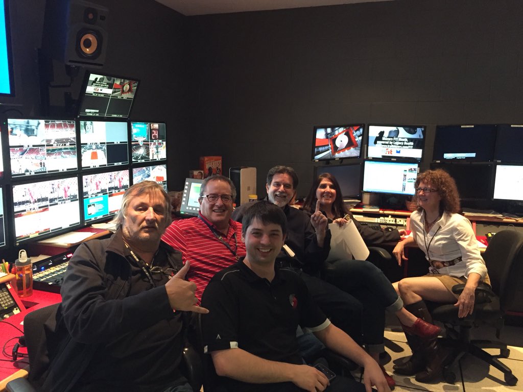 philbtv's tweet image. #blazersbrightside, center of the broadcast universe, #lowpost, #jumbofun