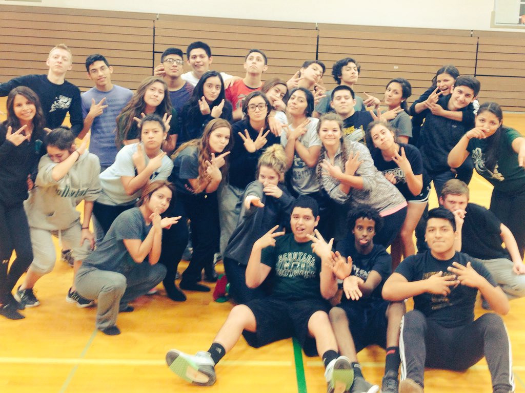 QuePasaWarriors's tweet image. They are the best. L for love! 👏🏼👏🏼👏🏼👯👯 #easypractice #schsdance