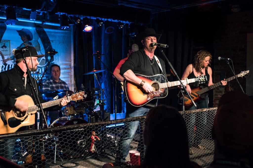 siriusxmcanada's tweet photo. A hot night in Toronto - @gordbamford on stage for a SiriusXM Artist Confidential @SiriusXMCountry https://t.co/Pt9fS9hxTP