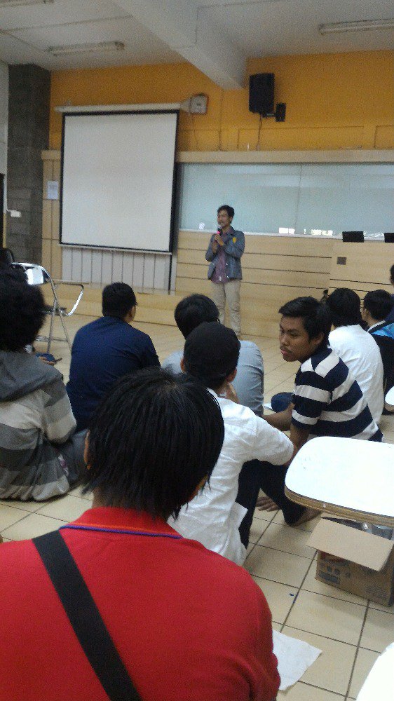 ftuirosil's tweet photo. #RISOL sedang berlangsung, dan sekarang sedang ada sambutan dari fajar agung L'14 sbg perwakilan IMS FTUI 2016 https://t.co/p3CUzUEreQ