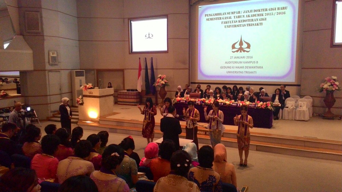 #TrisaktiToday: Pengambilan Sumpah &amp; Janji Dokter Gigi Baru Semester Gasal TA 2015/2016 FKG USAKTI. Photo by Humas