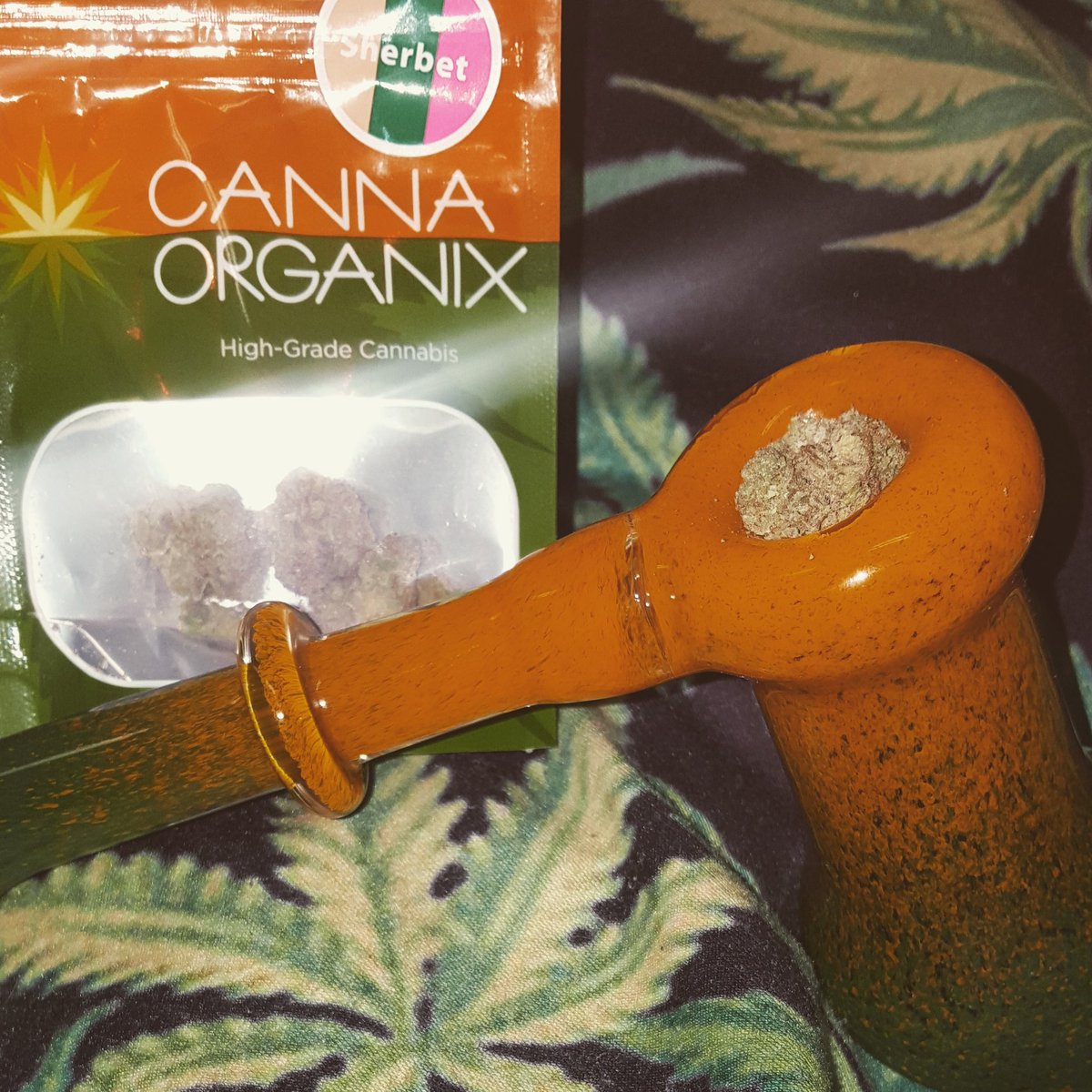 dablikeagirl's tweet photo. #legalweed #samplesession with @cannaorganix #sunsetsherbet @pufflikeagirl @TheGreenShelf https://t.co/ltKt8SACMe