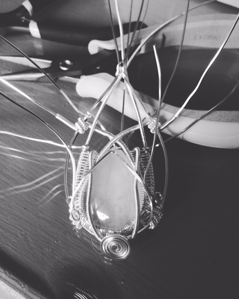 sleepinginapear's tweet photo. Here's a pendant I'm currently working on 😊
Follow my instagram for more of my bizness 😎🔮 @sleepinginacrystalwell https://t.co/LTCbUk0hLs