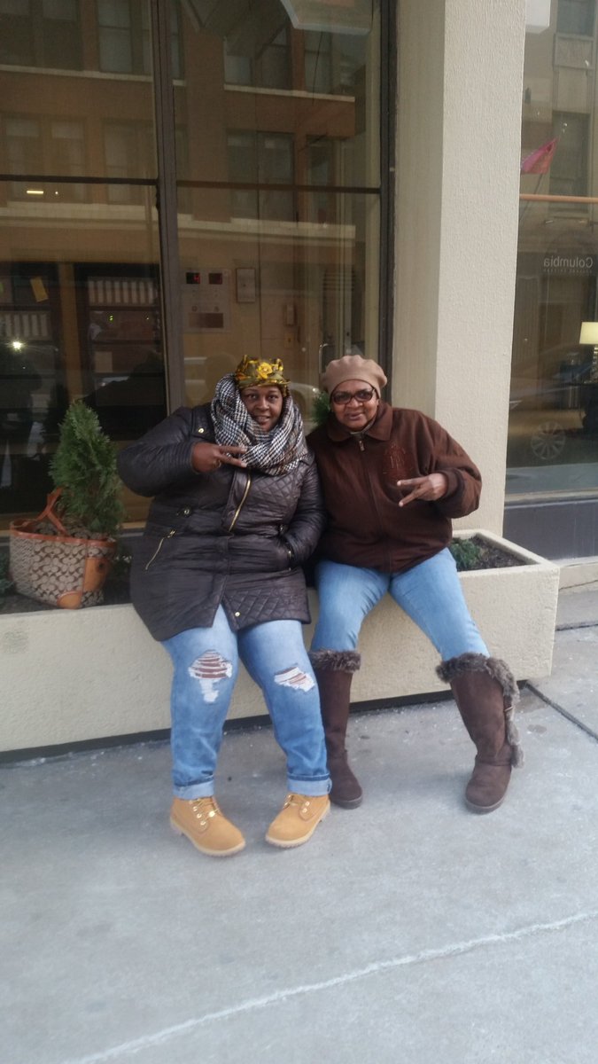 chandraRaechell's tweet image. Outside waiting on Tory to pull up!