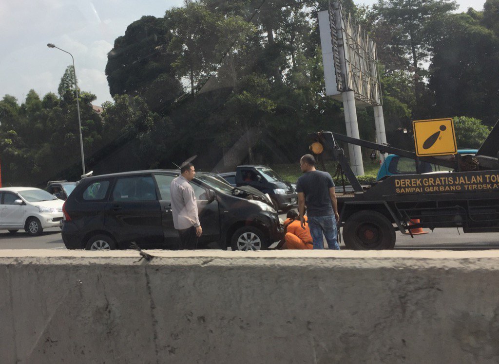 10.07 Kecelakaan beruntun Tol Jagorawi KM 10.200 mengarah Bogor, lalin terpantau padat dari KM 8  <a href="/jurnas/">jurnas</a>