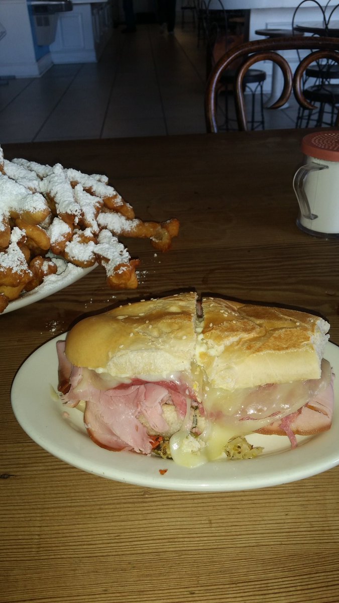 chandraRaechell's tweet image. The Italian poboy, it was very good and filling couldn't eat all of my phone.