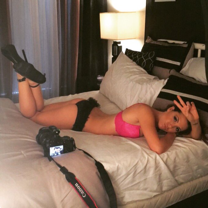Wrapped for today's shoot ✌️❤️ https://t.co/2iDxwckhcD<a href="/tag/modelmonday"class="tags"><span>#modelmonday</span></a>