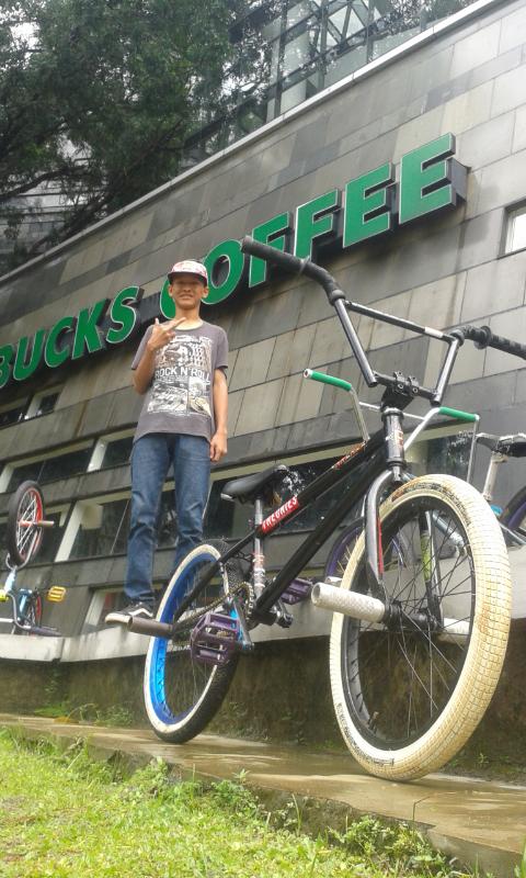 Riding UI starbuck coffee,,, #flatland #bmx #DPKBMX #DBF
