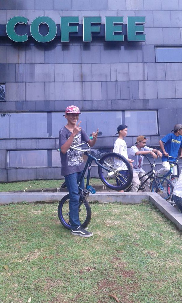Ridding bmx flatland depok UI starbuck coffee