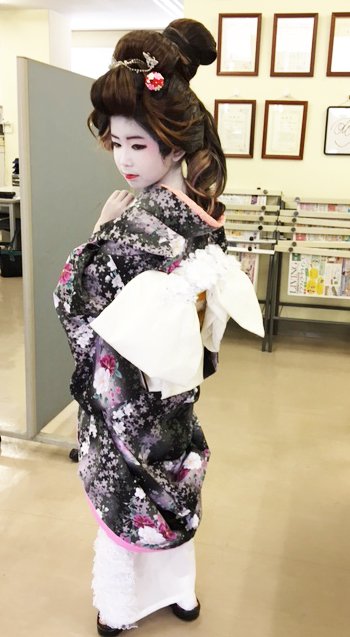 リビングかごしま 南日本リビング新聞社 もうすぐ40歳 Sur Twitter 先ほどすてきな訪問者が来社 ちび玉 聖弥 小学５年生の男の子ですよ 優雅にポースをきめてくれました 顔がと ってもかわいい きれい 本日 編集部いちばんの盛り上がりでご