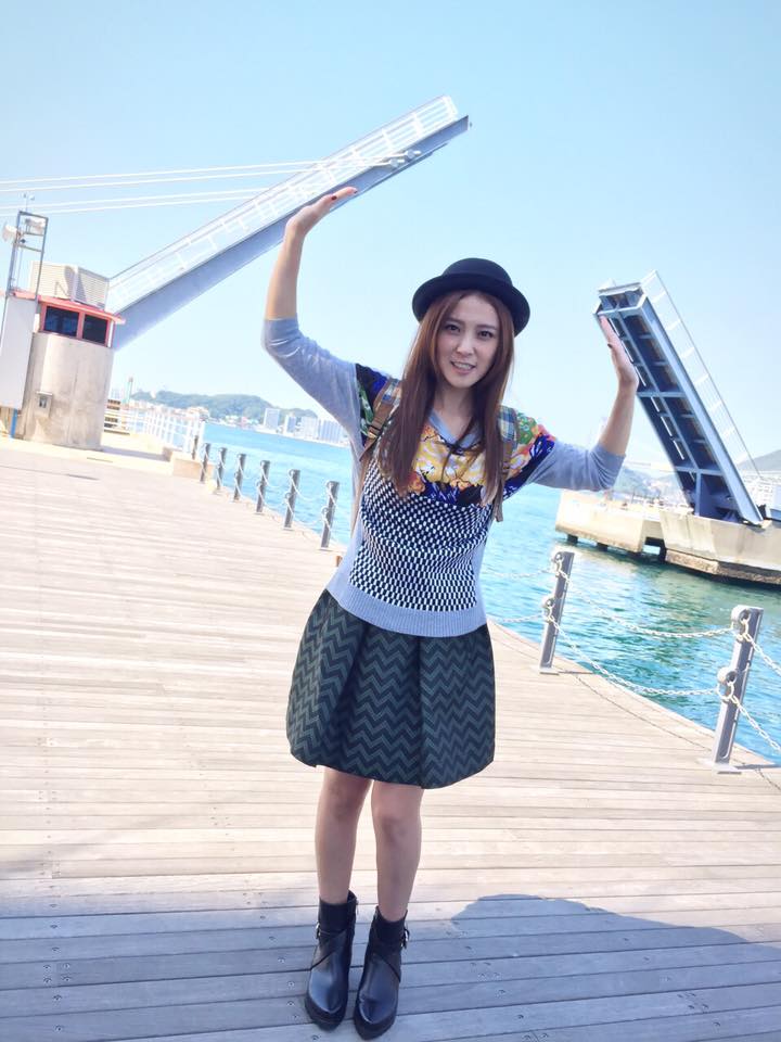 Genie_Chuo's tweet photo. 遇到困難別怕！姐保護你！姐什麼��沒有，有的是女漢子的力量～
看我把橋撐起來～🙋🏼🙋🏼🙋🏼🙌🏽啊～摋～ https://t.co/FlG7asPH66